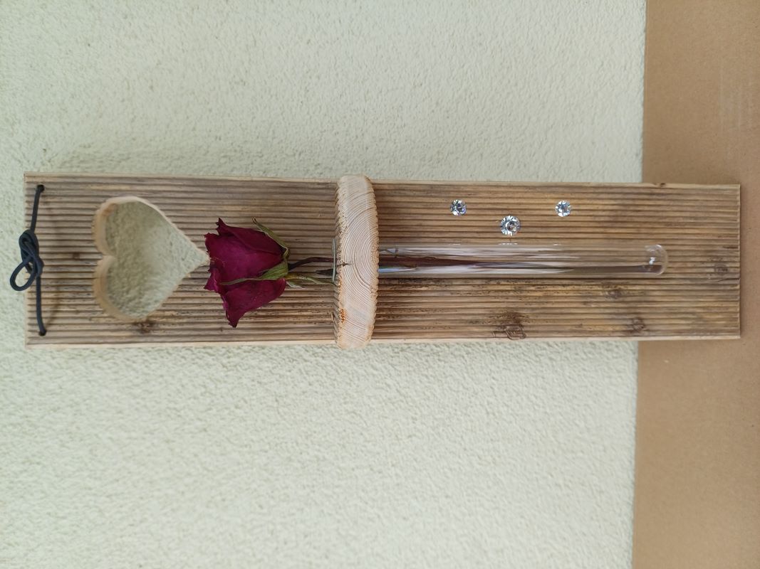 Wanddeko Herz mit Vase und drei Swarovski Steinen Bild 2